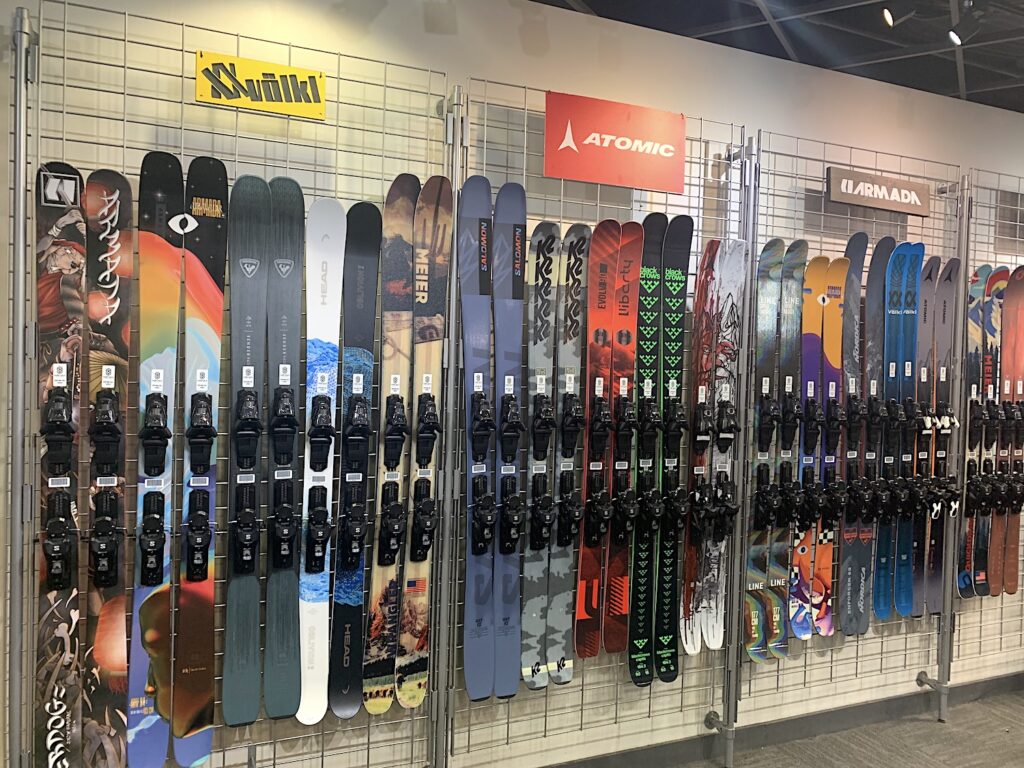A wall of demostrators skis.